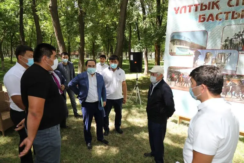 Бердибек Сапарбаев встретился с призерами соревнований по национальным видам спорта