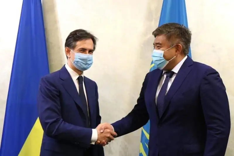Посол Казахстана встретился с первым вице-премьер-министром Украины Алексеем Любченко