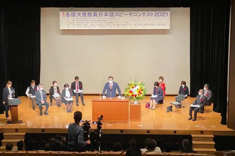 Qazaqstannyń Japonııadaǵy elshiliginiń keńesshi-ýákili japon tiliniń sheshendik óner saıysynda qazylyq etedi