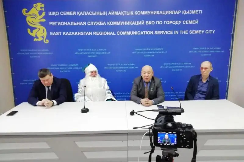 Дед Мороз дал пресс-конференцию в Семее