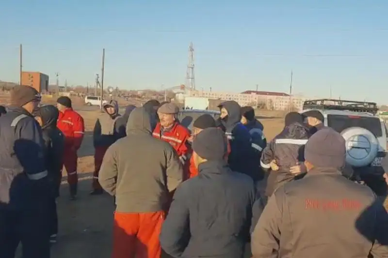 Aqtóbe oblysynda munaı ken oryndarynyń júrgizýshileri jumysqa shyqpaı qoıdy