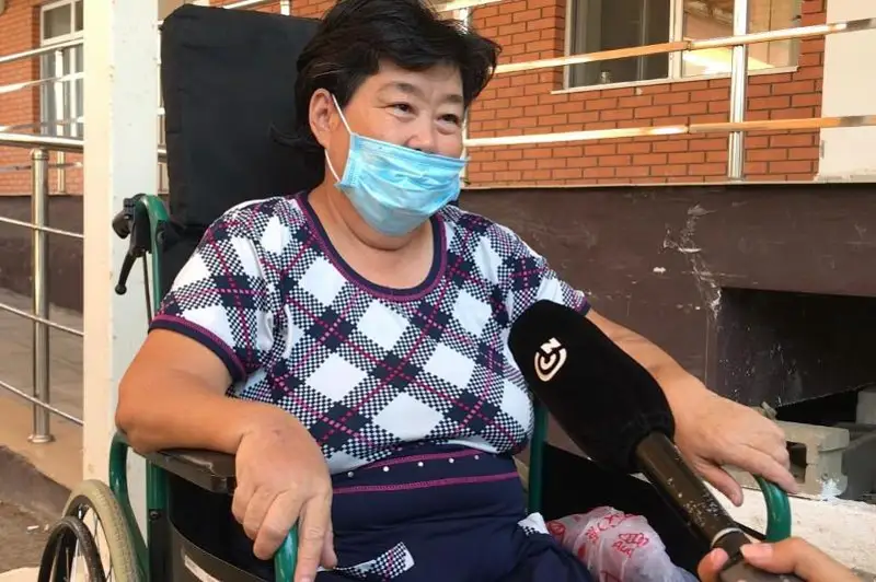 Пациентка с 90% поражением лёгких выписалась из стационара в Атырау