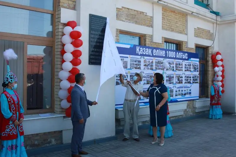 В городе Арысь установлена мемориальная доска «Қазақ еліне алғыс»