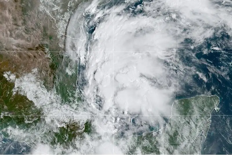 Ураган Николас: побережье Мексиканского залива США готовится к наводнению