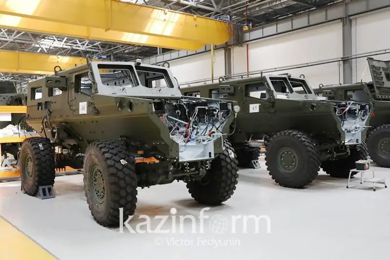 Казахстан планирует безвозмездно передать военную технику Таджикистану