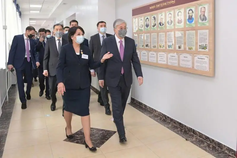 Касым-Жомарт Токаев посетил алматинскую школу-гимназию № 25