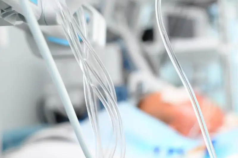 Минздрав - о пациентах с КВИ в реанимации: 90% имеют хронические заболевания