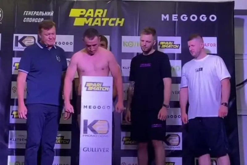 Казахстанский боксер сделал вес перед боем с экс-претендентом на титул чемпиона мира