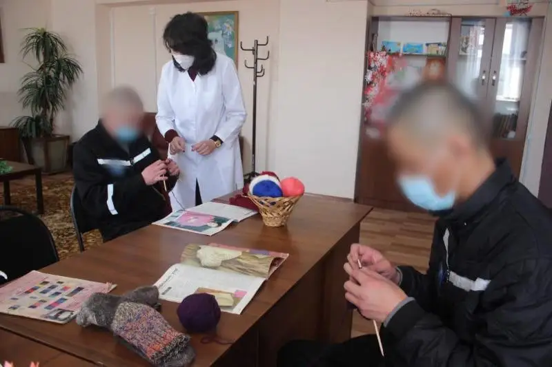 За вязание взялись осужденные в Караганде