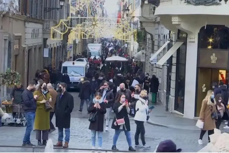 В Италии вернут обязательные маски на улицах