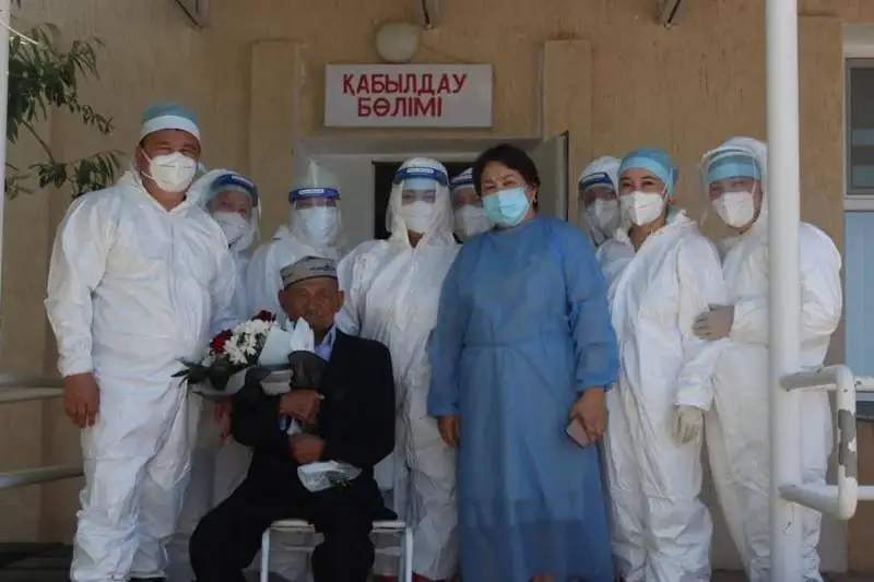 Mańǵystaý oblysynda 90 jastaǵy qarııa koronavırýstan jazylyp shyqty
