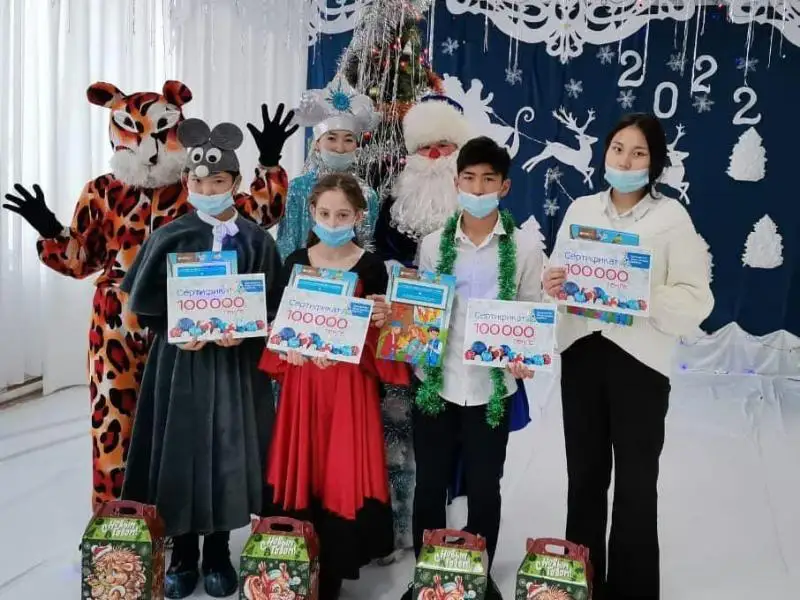 Подарки от Президента получили акмолинские дети  на новогодней елке