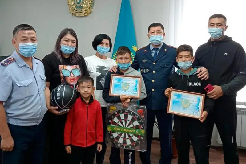10-летних мальчиков наградили за активное участие в поиске девочки в Усть-Каменогорске