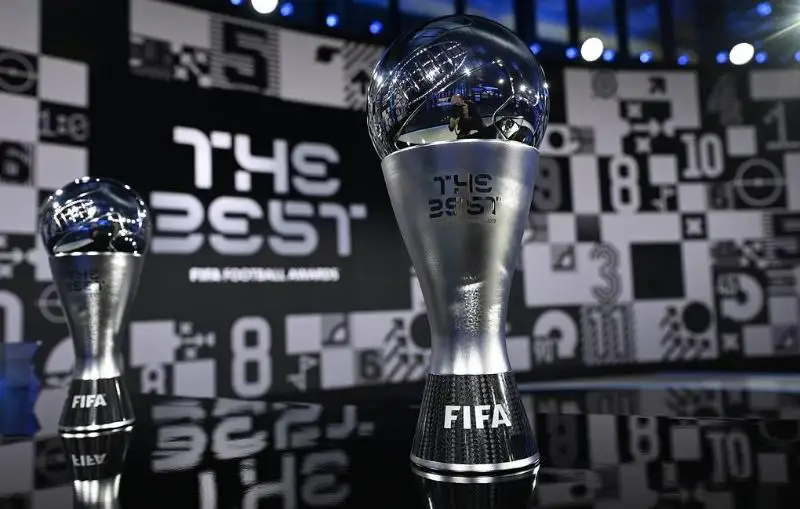 FIFA álemdegi eń úzdik fýtbolshylardy marapattaý rásimi ótetin kúndi jarııalady