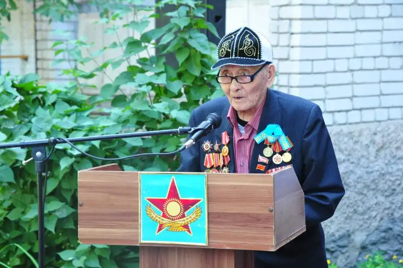 100 jastaǵy soǵys ardageri ShQO-nyń qurmetti azamaty atandy