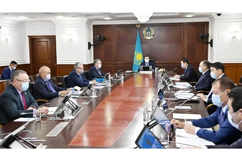 Казахстан увеличит долю энергии ВИЭ за счет газовой генерации – Аскар Мамин