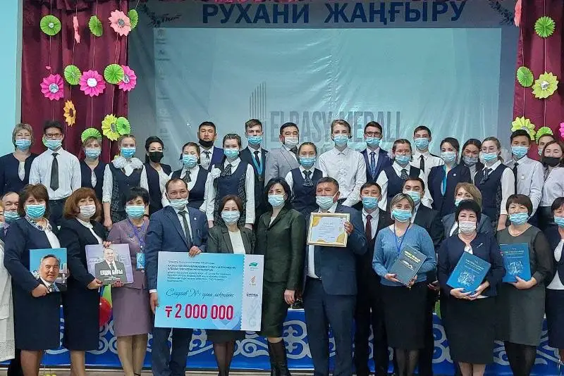 12 учеников сельской школы стали обладателями медали Елбасы в СКО