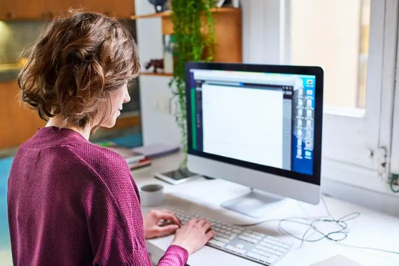 Минтруда: 70% работающих дистанционно казахстанцев – женщины