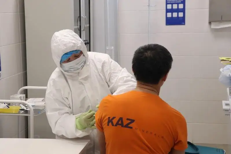 Qazaqstandaǵy mys óndiretin jetekshi kompanııa qyzmetkerleriniń 80 paıyzy vaktsına aldy