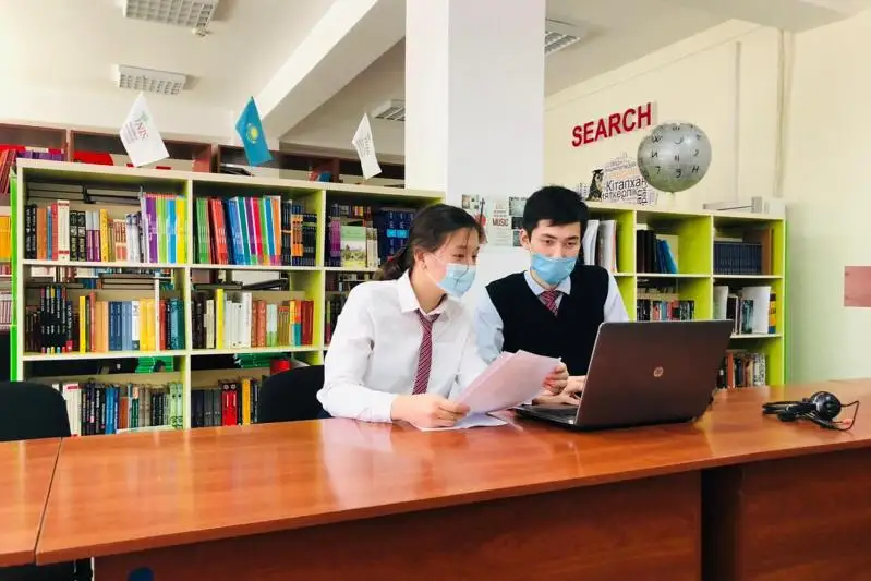 В Атырау старшеклассники стали наставниками для воспитанников детского дома