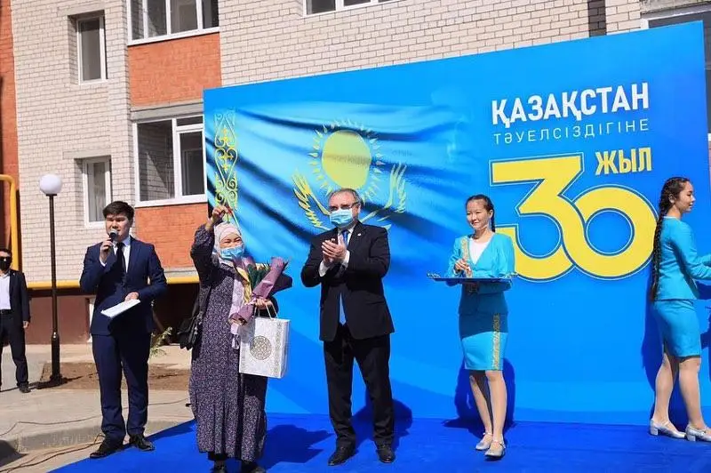 14 многодетных семей получили жилье в Актобе