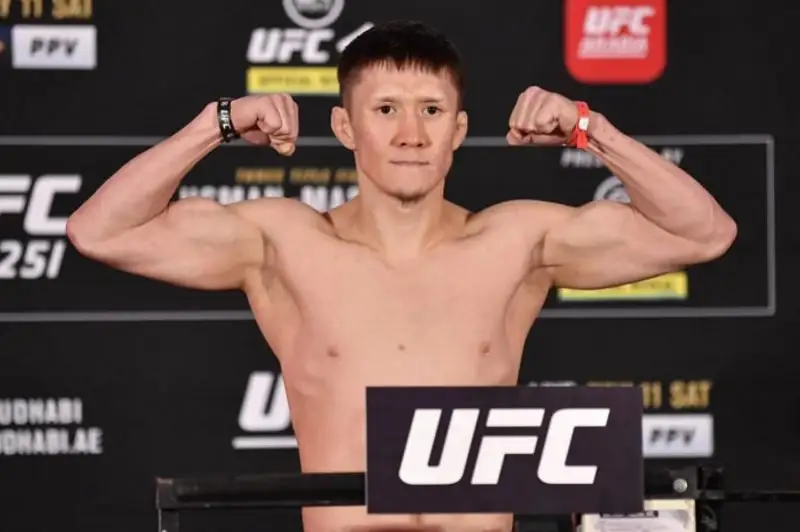 Казахстанские бойцы приблизились к ТОП-20 лучших в UFC