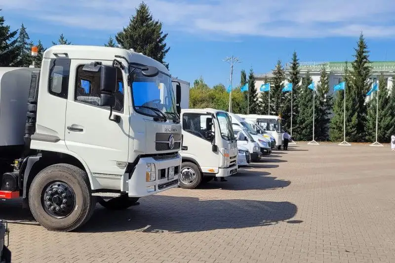 Konstıtýtsııa kúni qarsańynda Aqmola oblysynda sý jańa qyzmettik kólikter tapsyryldy