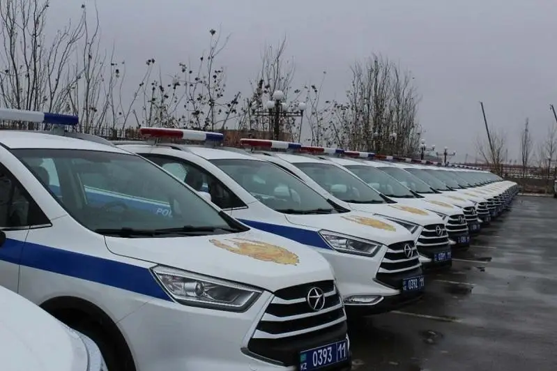 Участковым инспекторам вручили ключи от новых машин в Кызылорде