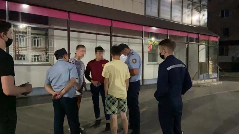 Двух пьяных подростков выявили на ночных улицах Петропавловска