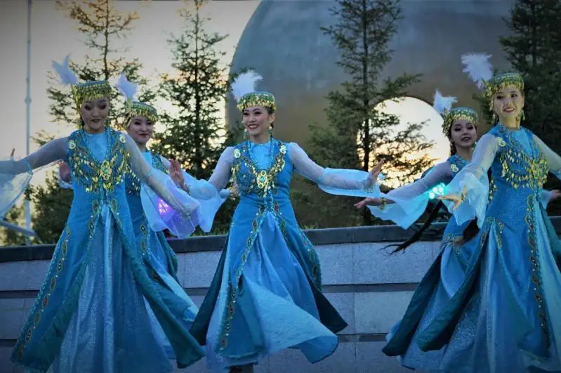 В столичных парках провели концерт «Алтын күз»