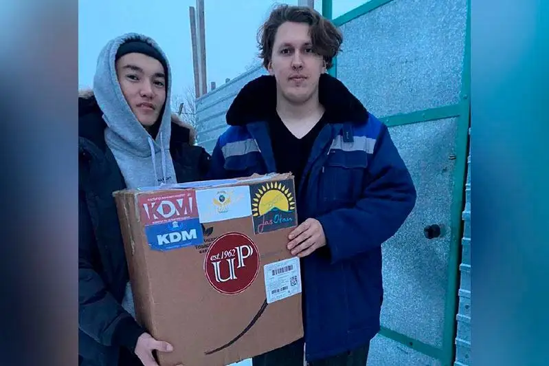 Павлодарские студенты провели благотворительную акцию и поздравили пожилых с Днем Независимости