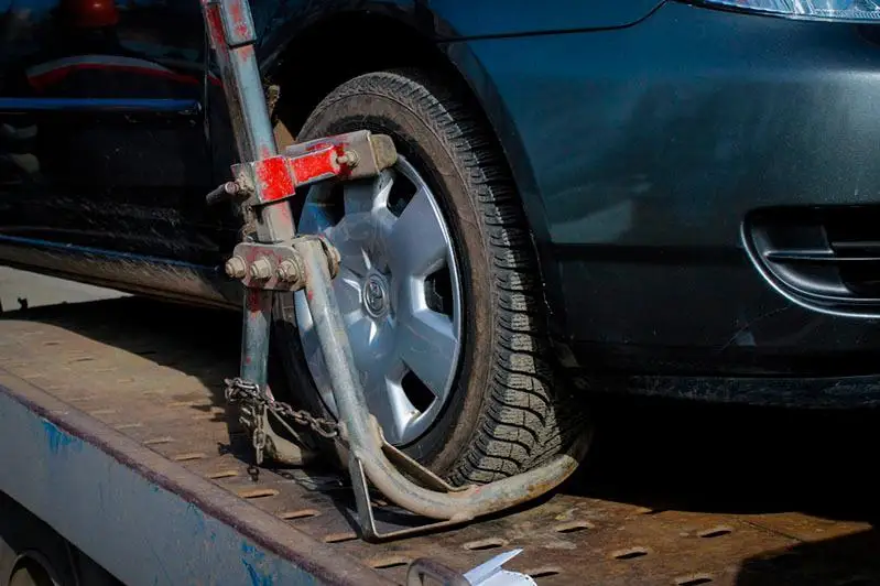 В Кызылорде за долги по налогам ставят на штрафстоянку автомобили