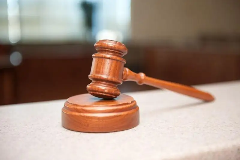 Shymkentte 180 tonnadan astam mazýtty zańsyz satqan JShS dırektory sottaldy