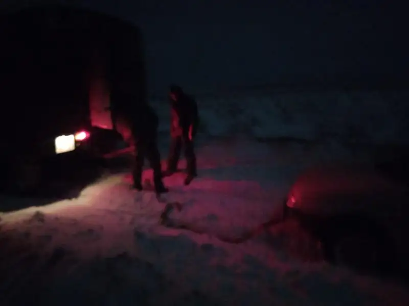 Kólikteri synyp jolda qalǵan 4 balyqshy qutqaryldy – ShQO