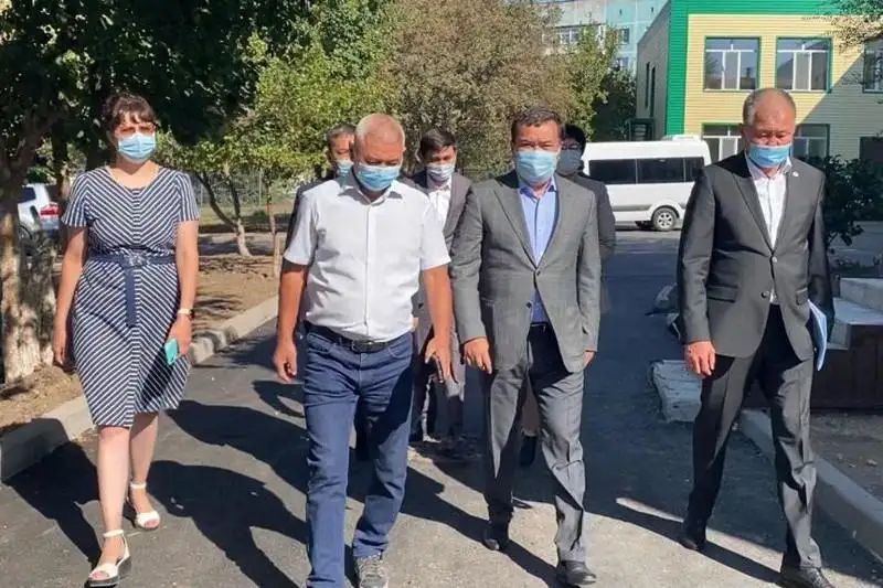 Готовность к новому учебному году в Темиртау проверил Женис Касымбек
