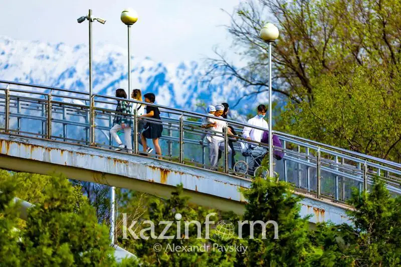 В какие казахстанские города чаще всего приезжают граждане Азербайджана