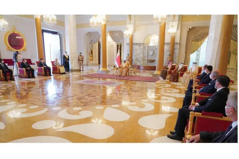 Посол Казахстана вручил верительные грамоты королю Бахрейна