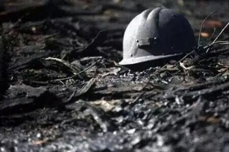 Один горняк погиб, 19 заблокированы в шахте на северо-западе Китая