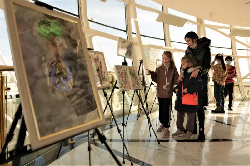 Nur-Sultanda ınklıýzıvti shyǵarmashylyq kórme ótip jatyr