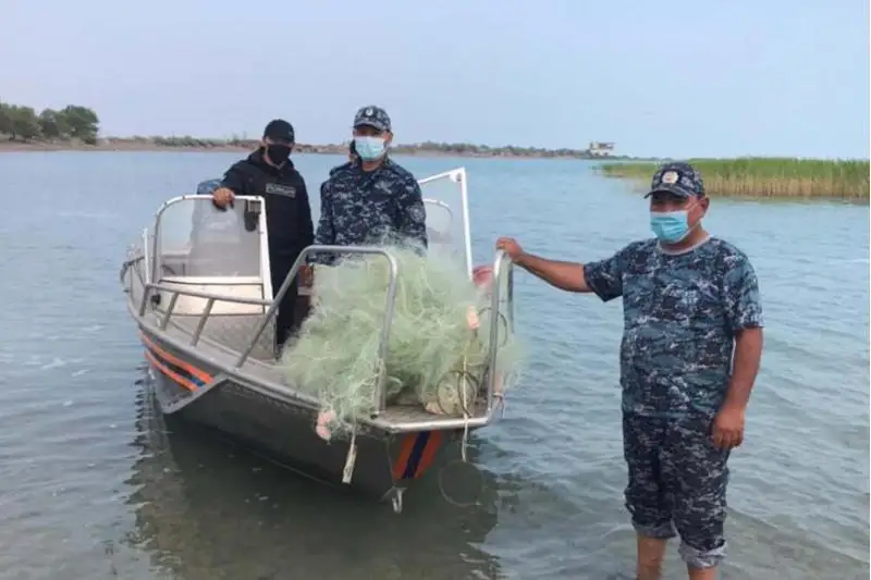 Два километра китайских сетей изъяли у браконьера на Балхаше