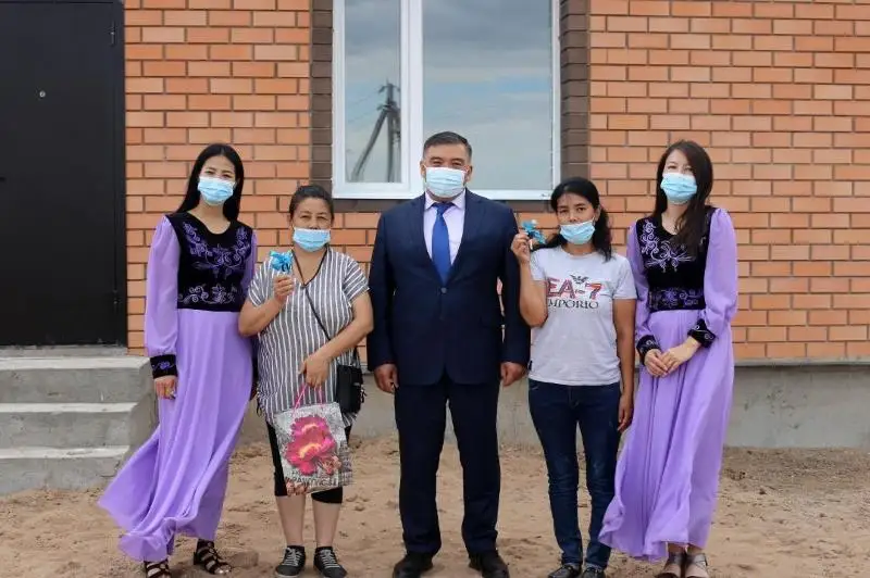 Ключи от квартир вручили двум семьям в Нуринском районе Карагандинской области