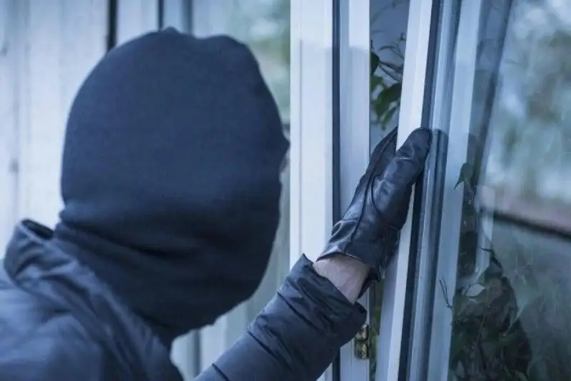 Почти на миллион тенге обокрал вор жительницу Акмолинской области