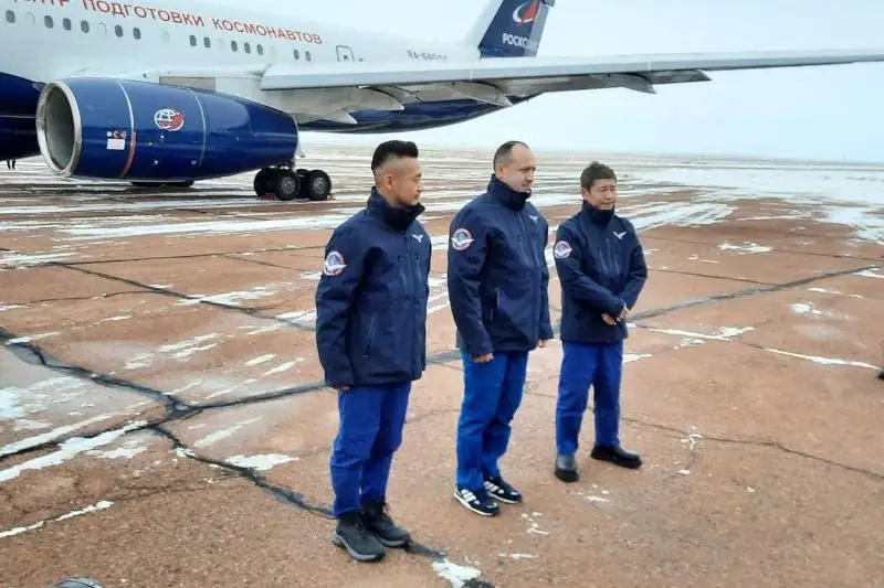 Экипажи корабля «Союз МС-20» прибыли на Байконур