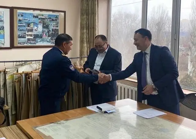 Авиаторы МЧС награждены медалями к 30-летию Независимости