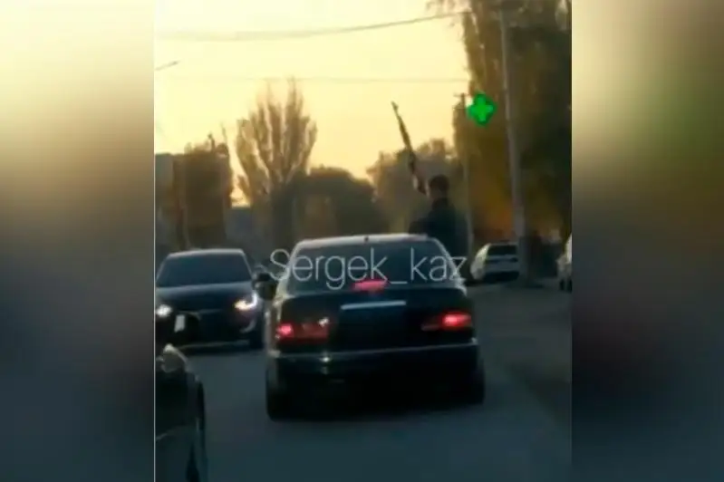 Стрелявшего из салона авто мужчину наказали в Алматинской области