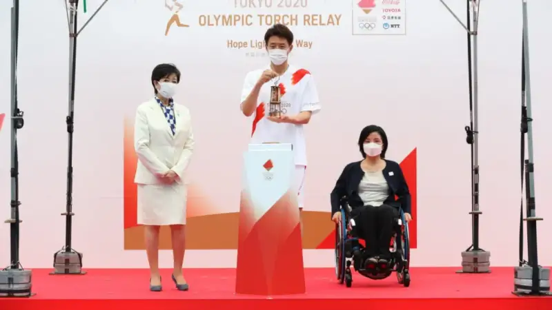 Олимпийский огонь прибыл в Токио