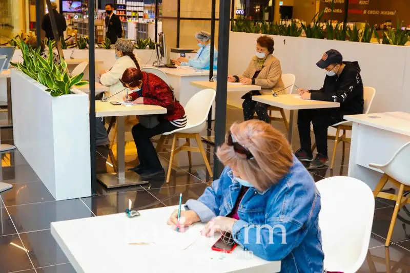 Практически каждый второй взрослый казахстанец привит первой дозой - Алексей Цой