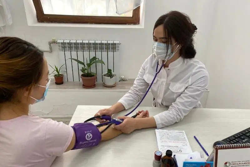 77 %  мангыстауских медработников привились от коронавируса