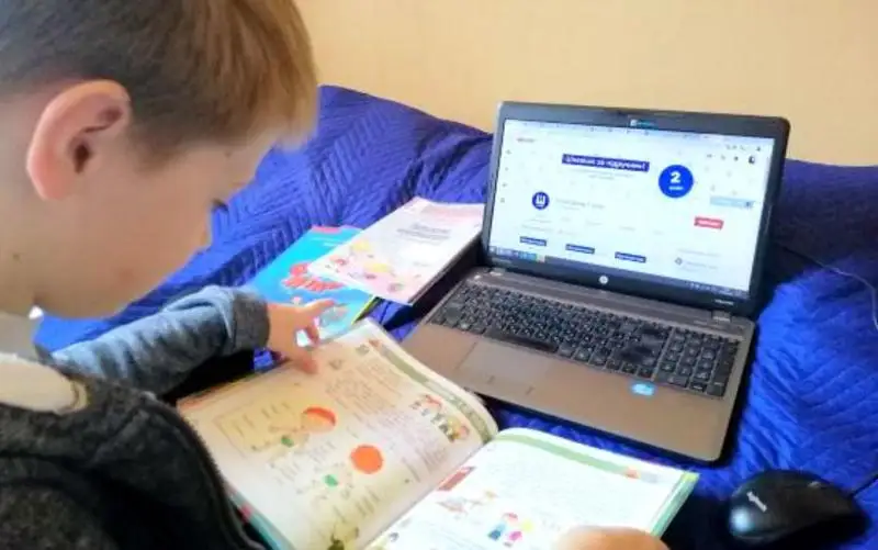 Видеоуроки молодого учителя из Мангистауской области собрали более 800 тысяч просмотров в сети