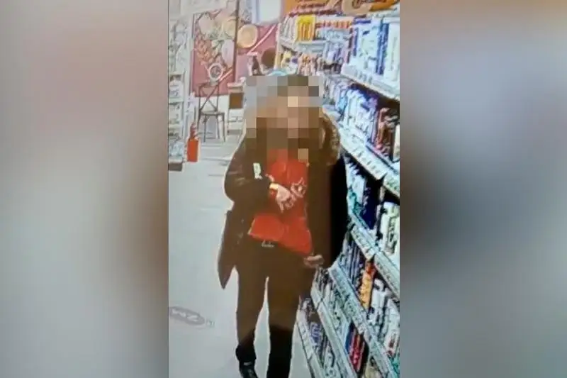 На видео попала кража из гипермаркета в Нур-Султане